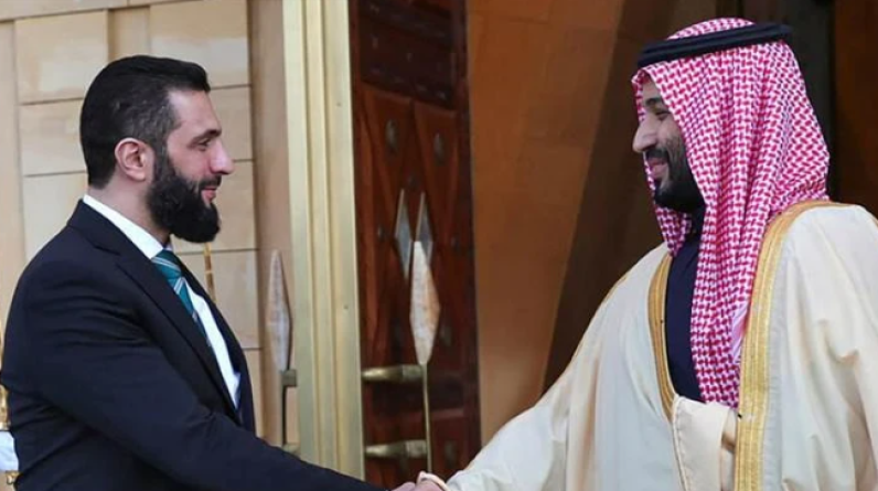 ولي العهد السعودي يتلقى اتصالًا من الرئيس السوري ويؤكد رفض الاعتداءات الإسرائيلية ودعم السلم الأهلي